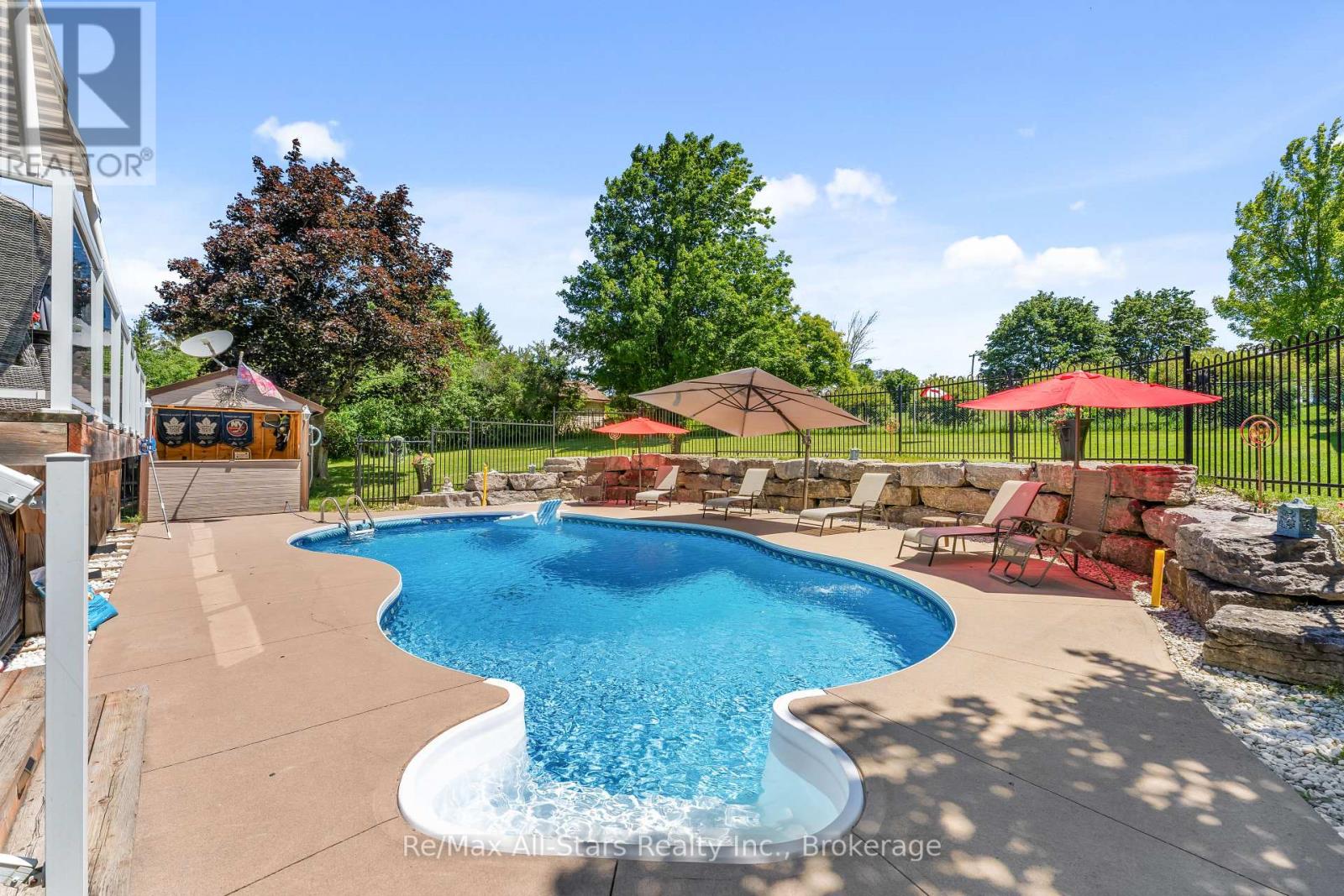 54 BLUEWATER AVENUE - 32