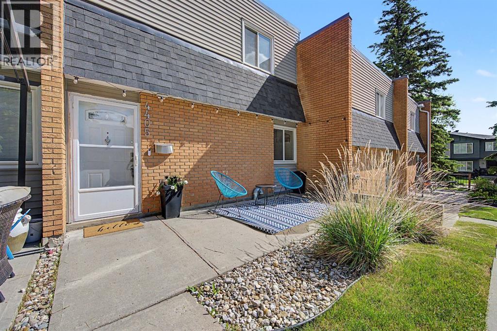 4405 33 Avenue SW - 1