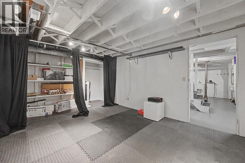 4405 33 Avenue SW - 31