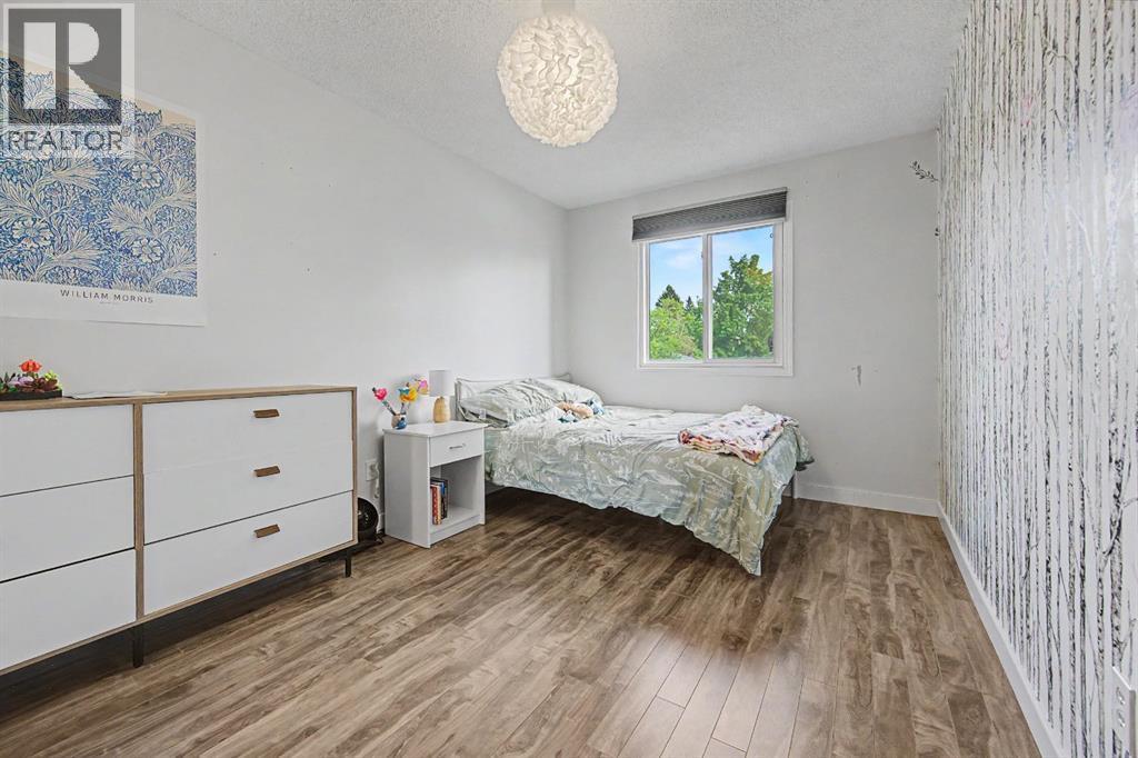 4405 33 Avenue SW - 18