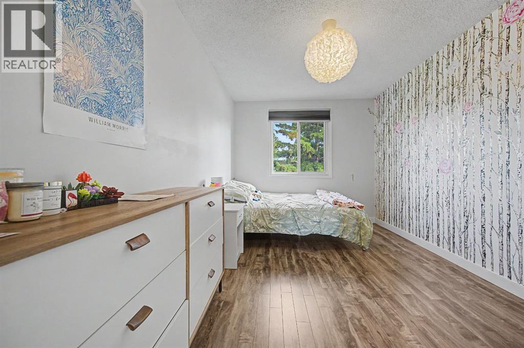 4405 33 Avenue SW - 17