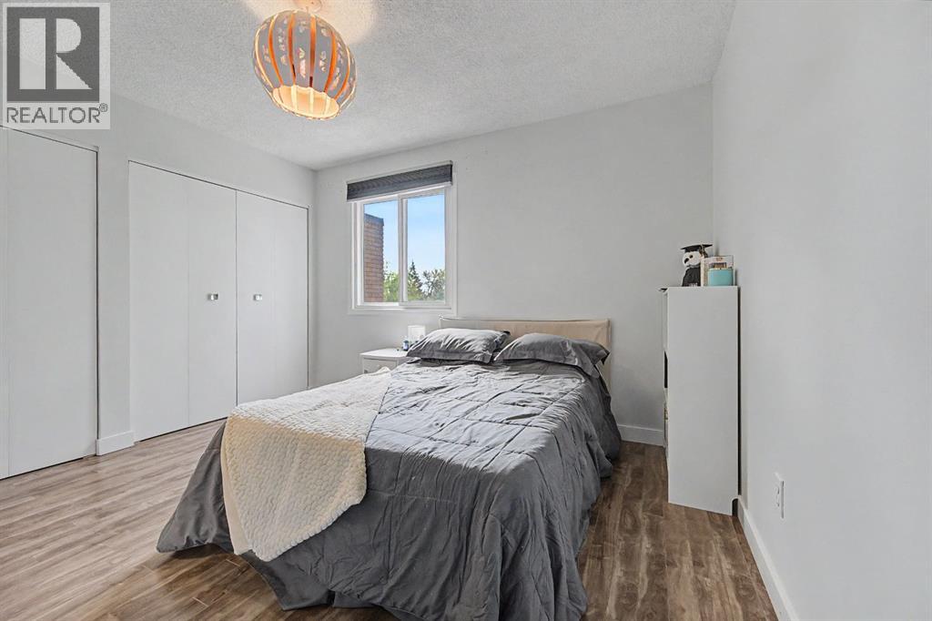 4405 33 Avenue SW - 16