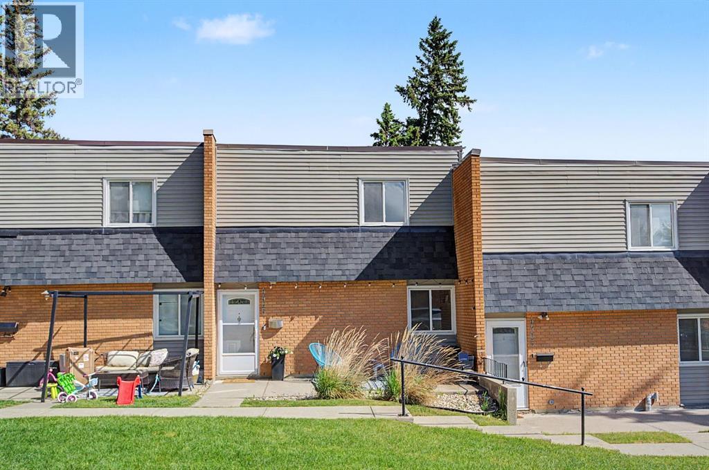 4405 33 Avenue SW - 33