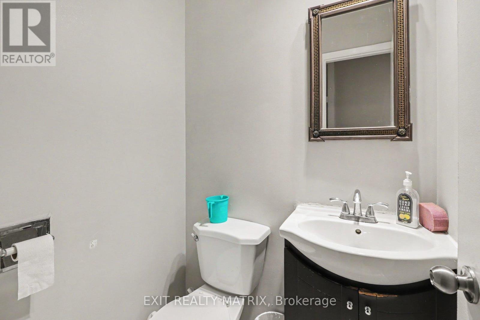 3 Bed, 2 Bath House for Sale in Ottawa – 3 – 1661 HERON ROAD, Ottawa – MLS# X13484676 - Image 12