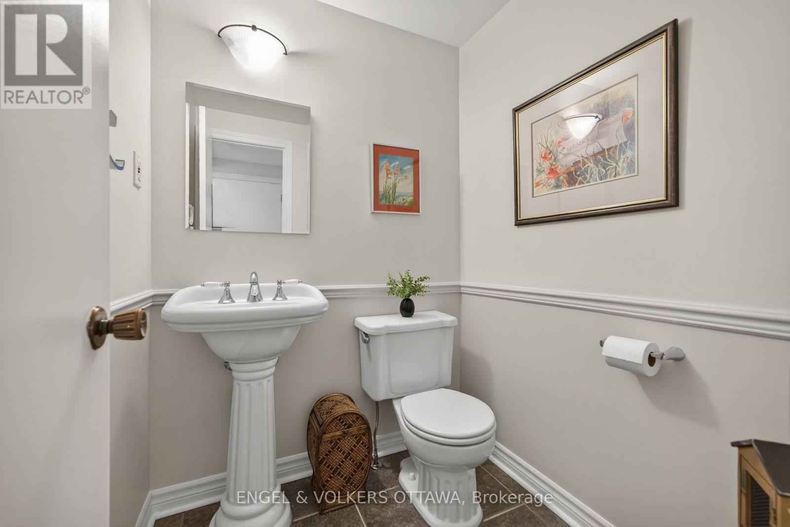 3 Bed, 3 Bath House for Sale in Ottawa – 19 WOODHILL CRESCENT, Ottawa – MLS# X13484764 - Image 12