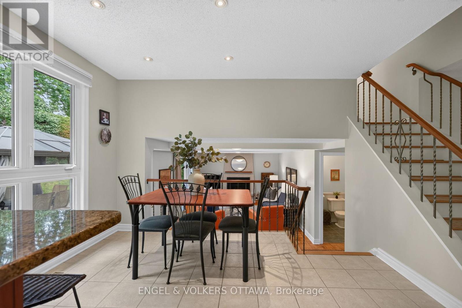 3 Bed, 3 Bath House for Sale in Ottawa – 19 WOODHILL CRESCENT, Ottawa – MLS# X13484764 - Image 15