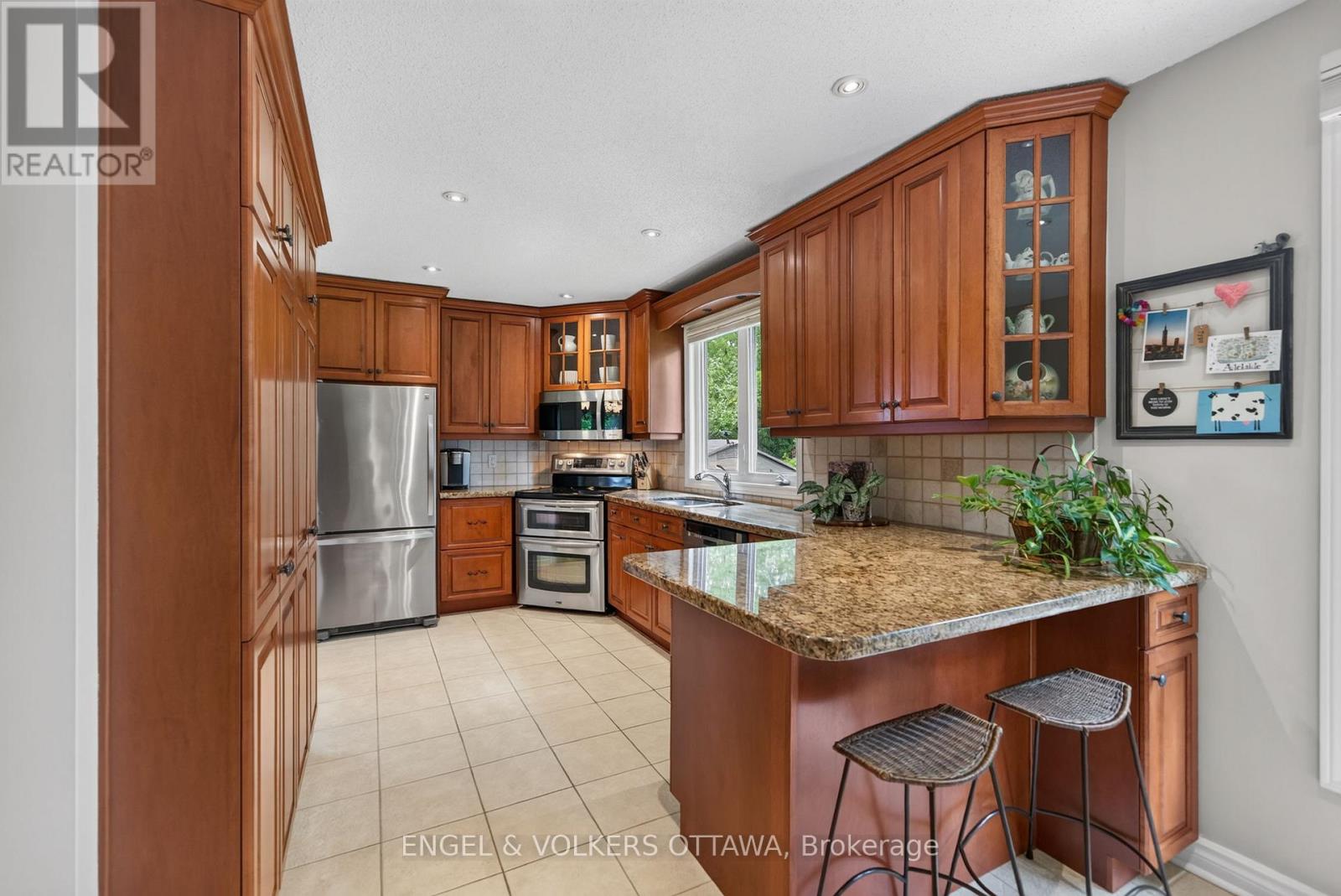 3 Bed, 3 Bath House for Sale in Ottawa – 19 WOODHILL CRESCENT, Ottawa – MLS# X13484764 - Image 20