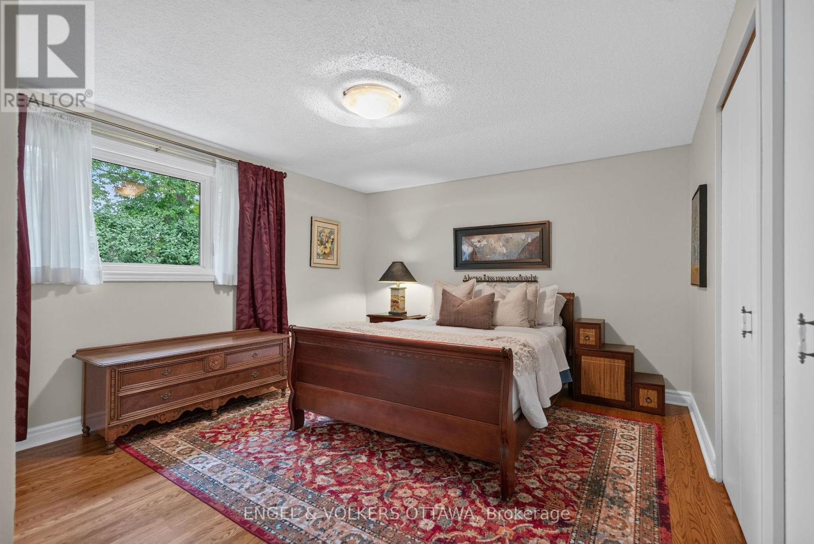 3 Bed, 3 Bath House for Sale in Ottawa – 19 WOODHILL CRESCENT, Ottawa – MLS# X13484764 - Image 23