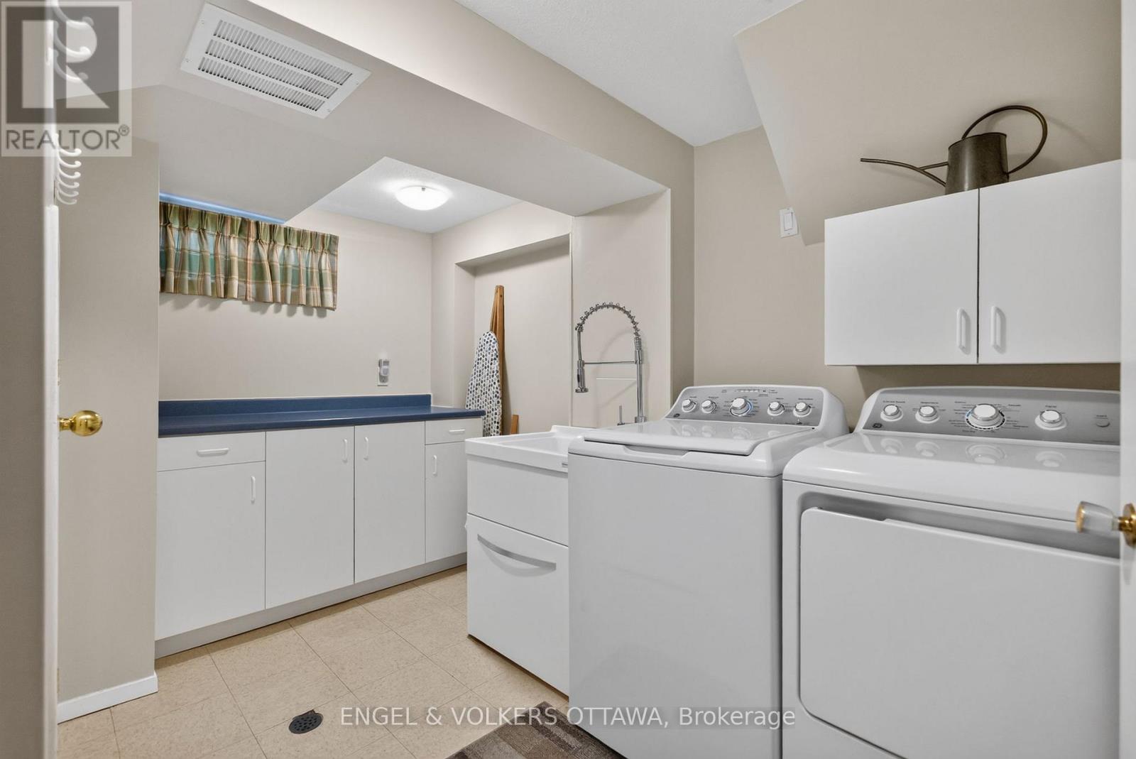 3 Bed, 3 Bath House for Sale in Ottawa – 19 WOODHILL CRESCENT, Ottawa – MLS# X13484764 - Image 28
