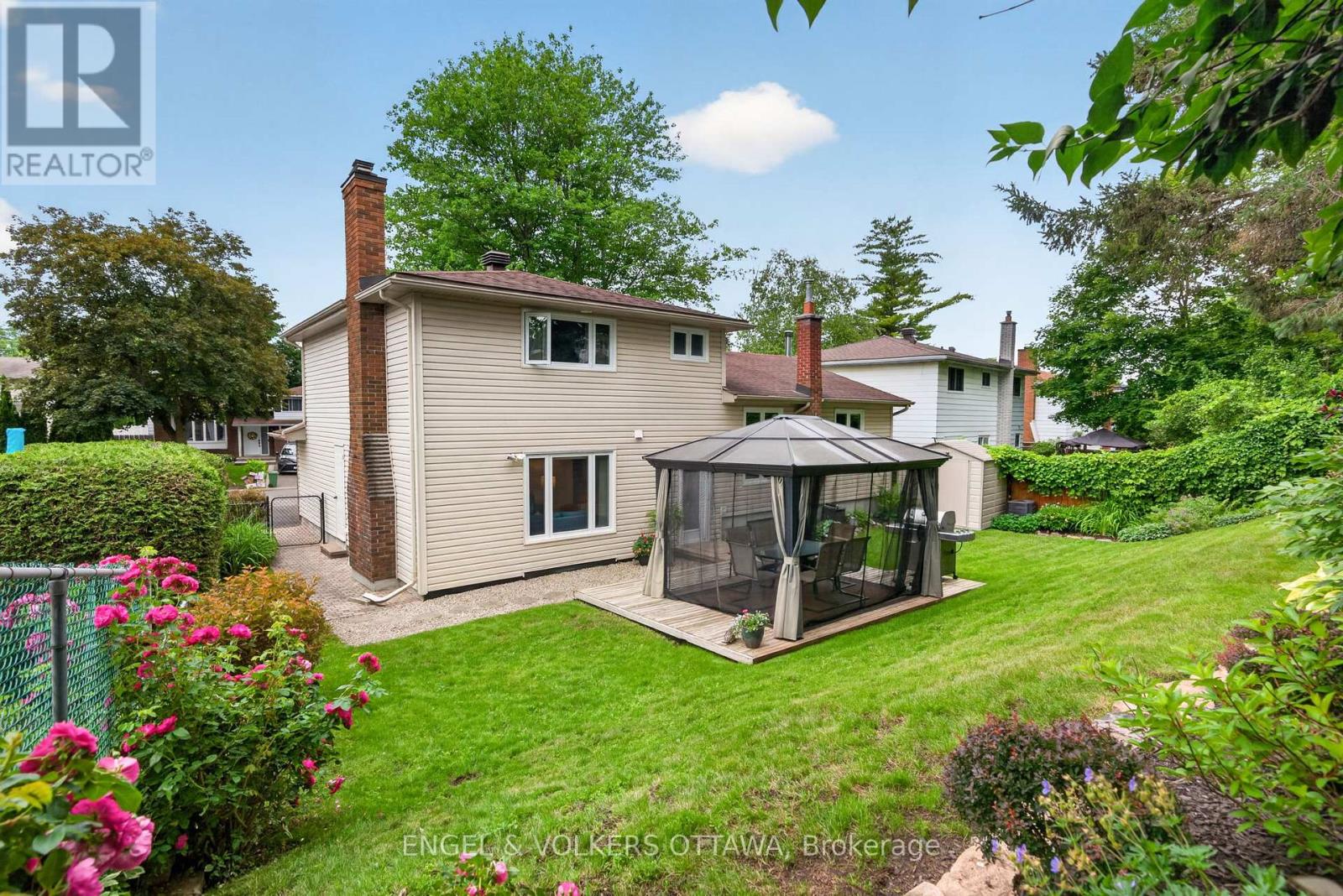 3 Bed, 3 Bath House for Sale in Ottawa – 19 WOODHILL CRESCENT, Ottawa – MLS# X13484764 - Image 32