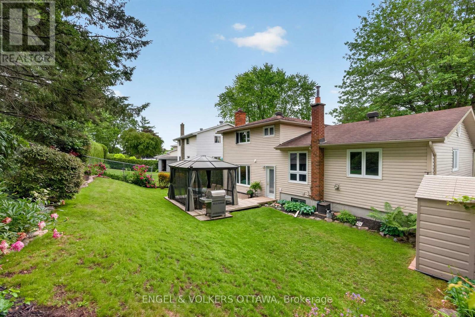 3 Bed, 3 Bath House for Sale in Ottawa – 19 WOODHILL CRESCENT, Ottawa – MLS# X13484764 - Image 40