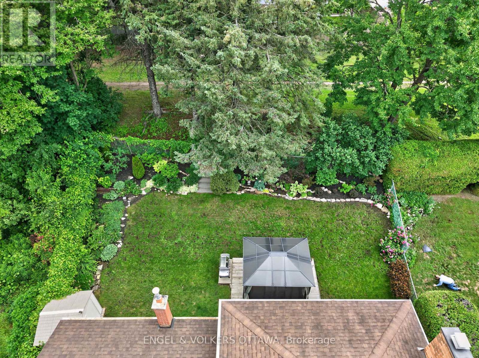 3 Bed, 3 Bath House for Sale in Ottawa – 19 WOODHILL CRESCENT, Ottawa – MLS# X13484764 - Image 45