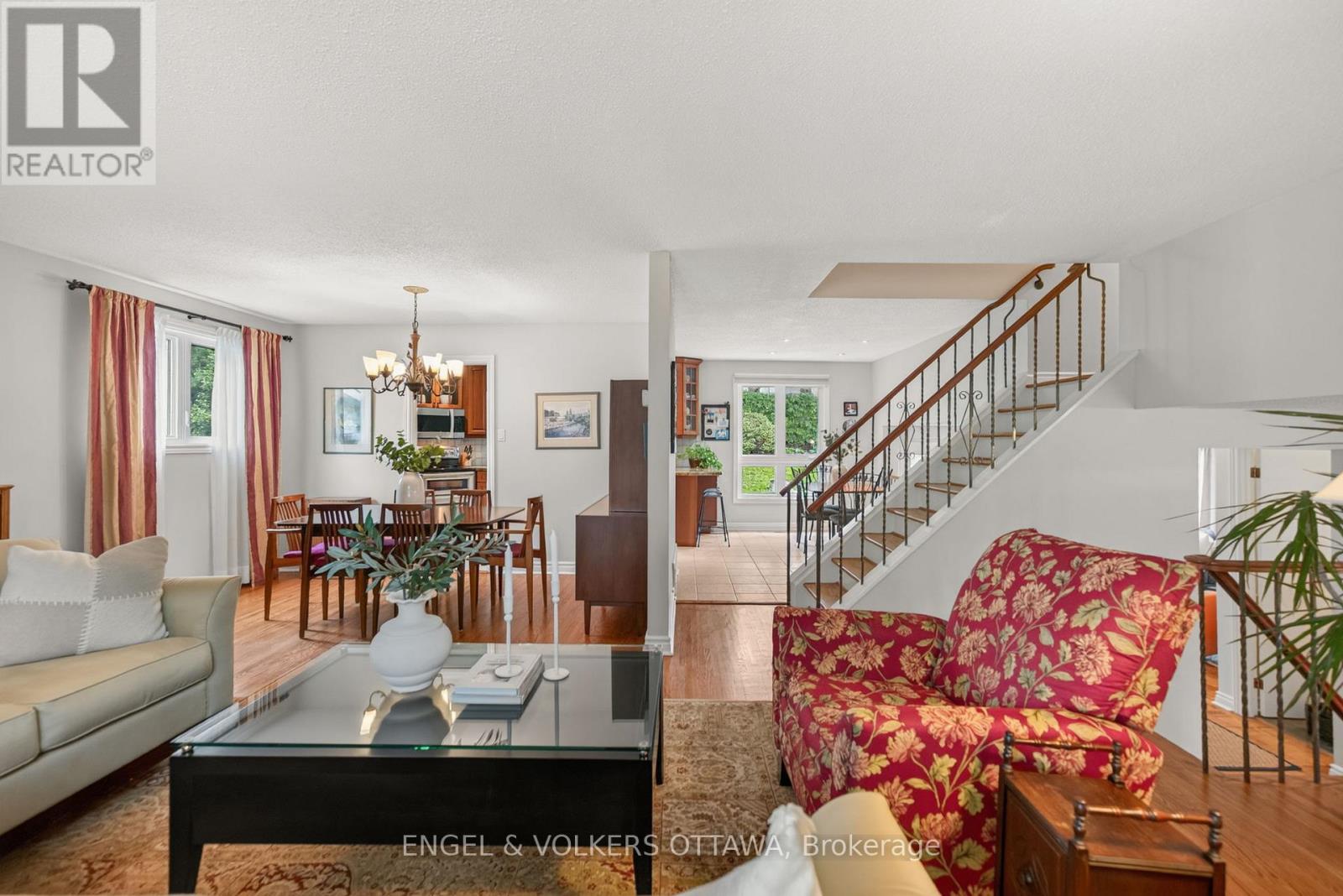3 Bed, 3 Bath House for Sale in Ottawa – 19 WOODHILL CRESCENT, Ottawa – MLS# X13484764 - Image 9