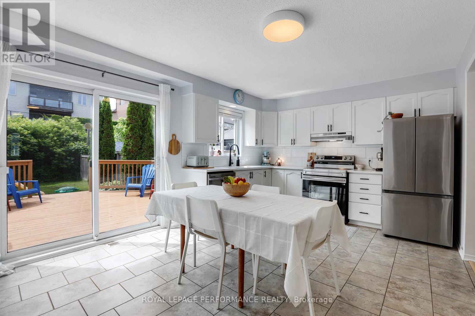 1080 Des Pins Avenue