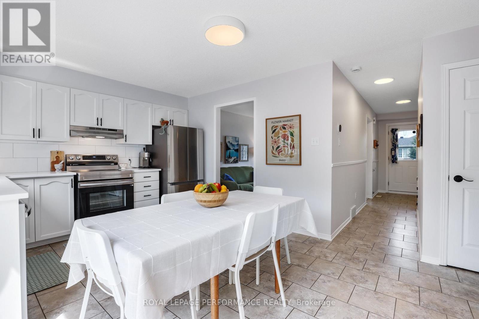 1080 Des Pins Avenue