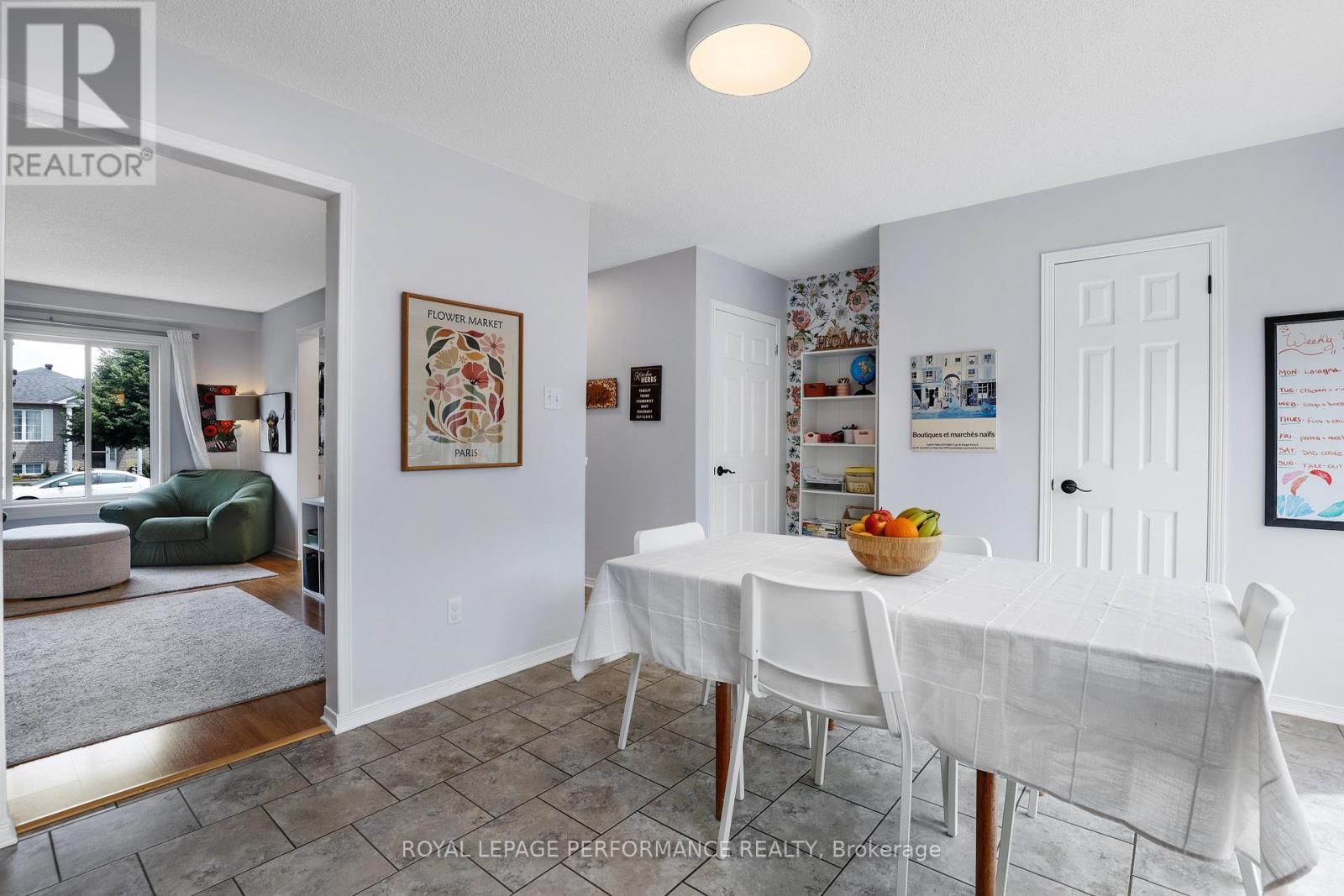 1080 Des Pins Avenue