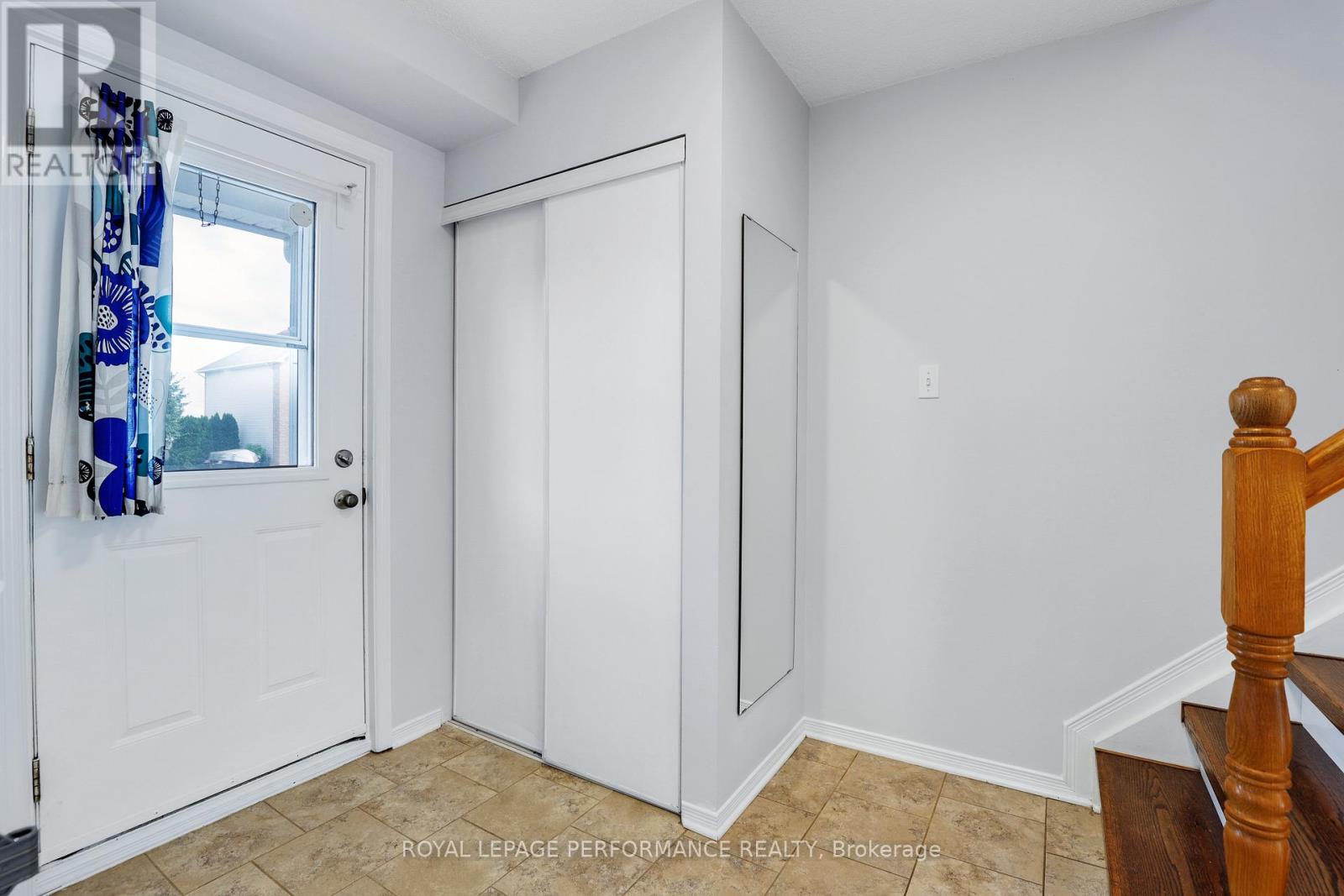 1080 Des Pins Avenue