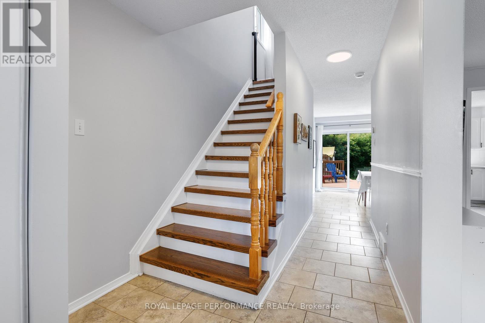 1080 Des Pins Avenue