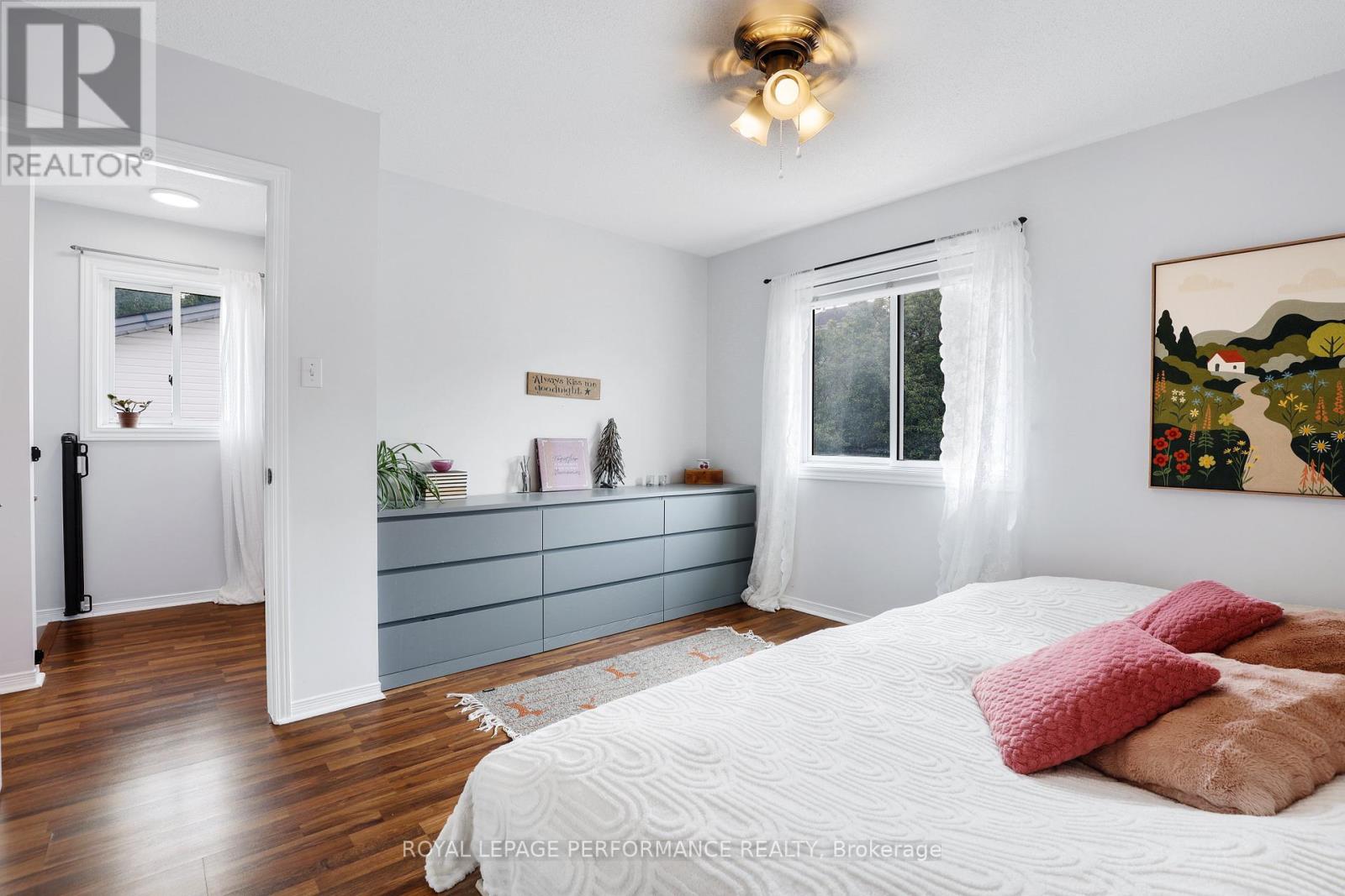 1080 Des Pins Avenue