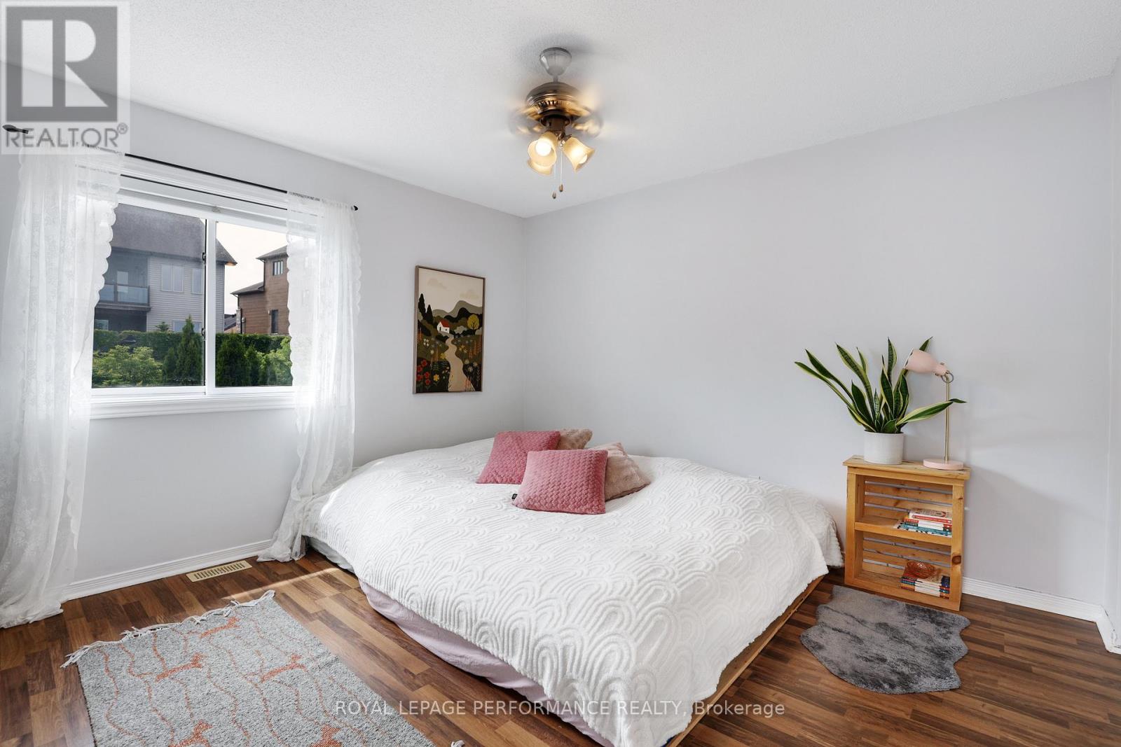 1080 Des Pins Avenue