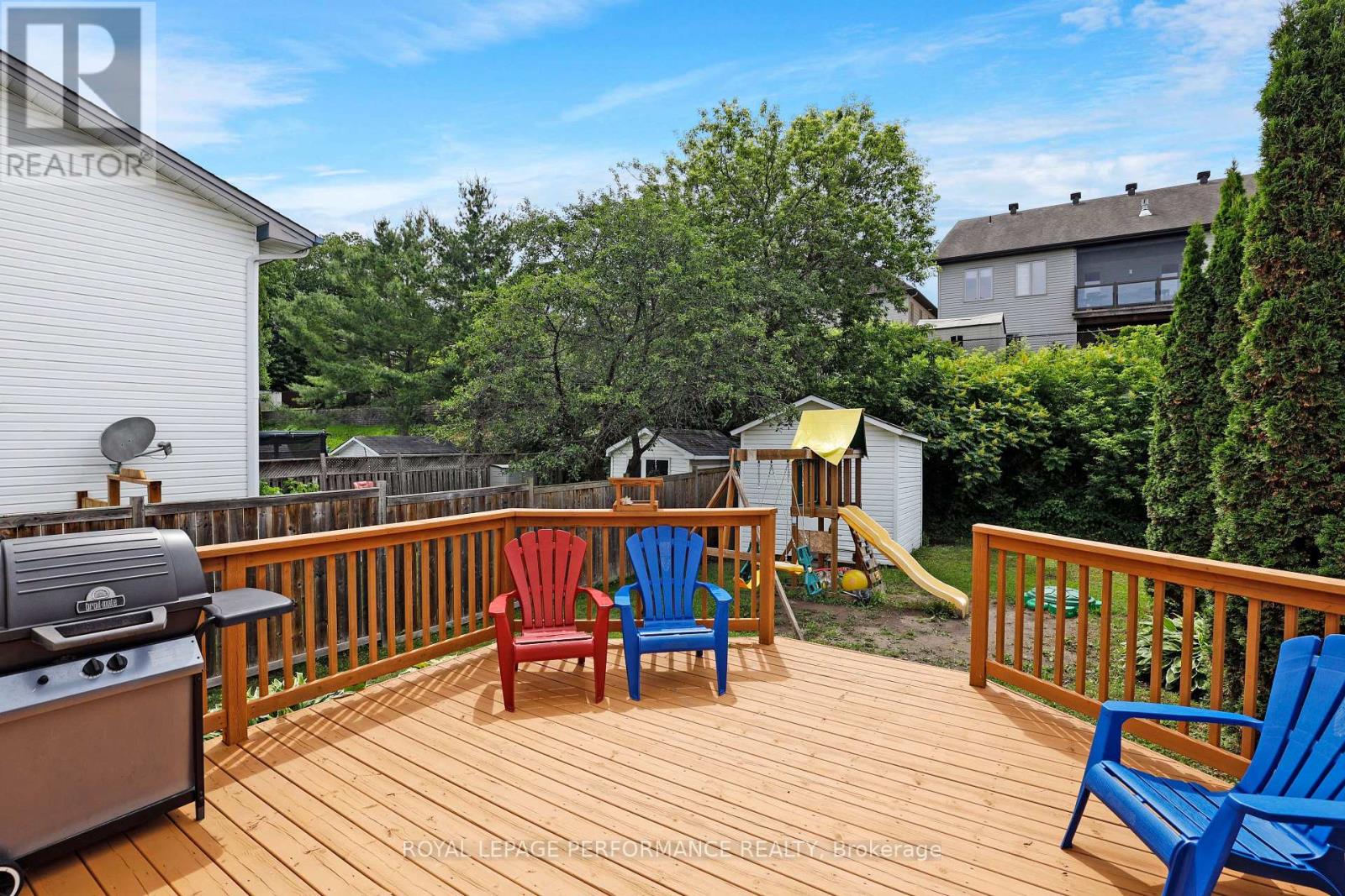 1080 Des Pins Avenue