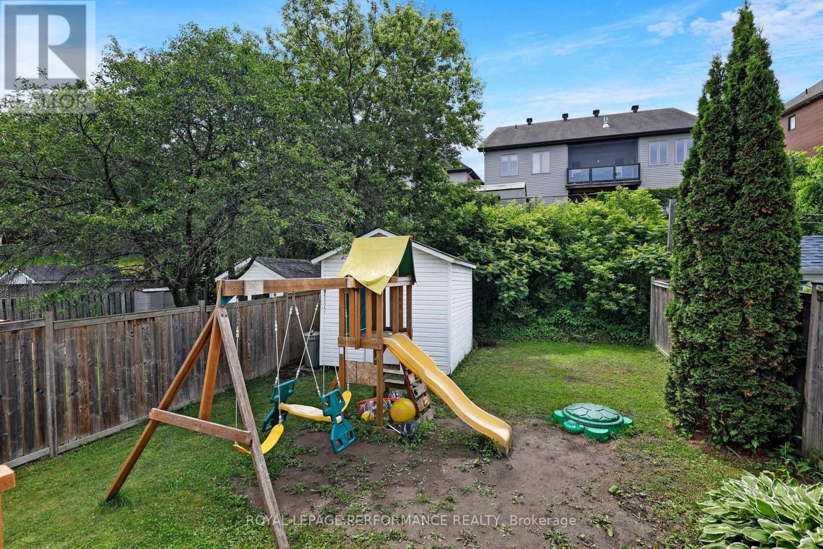 1080 Des Pins Avenue