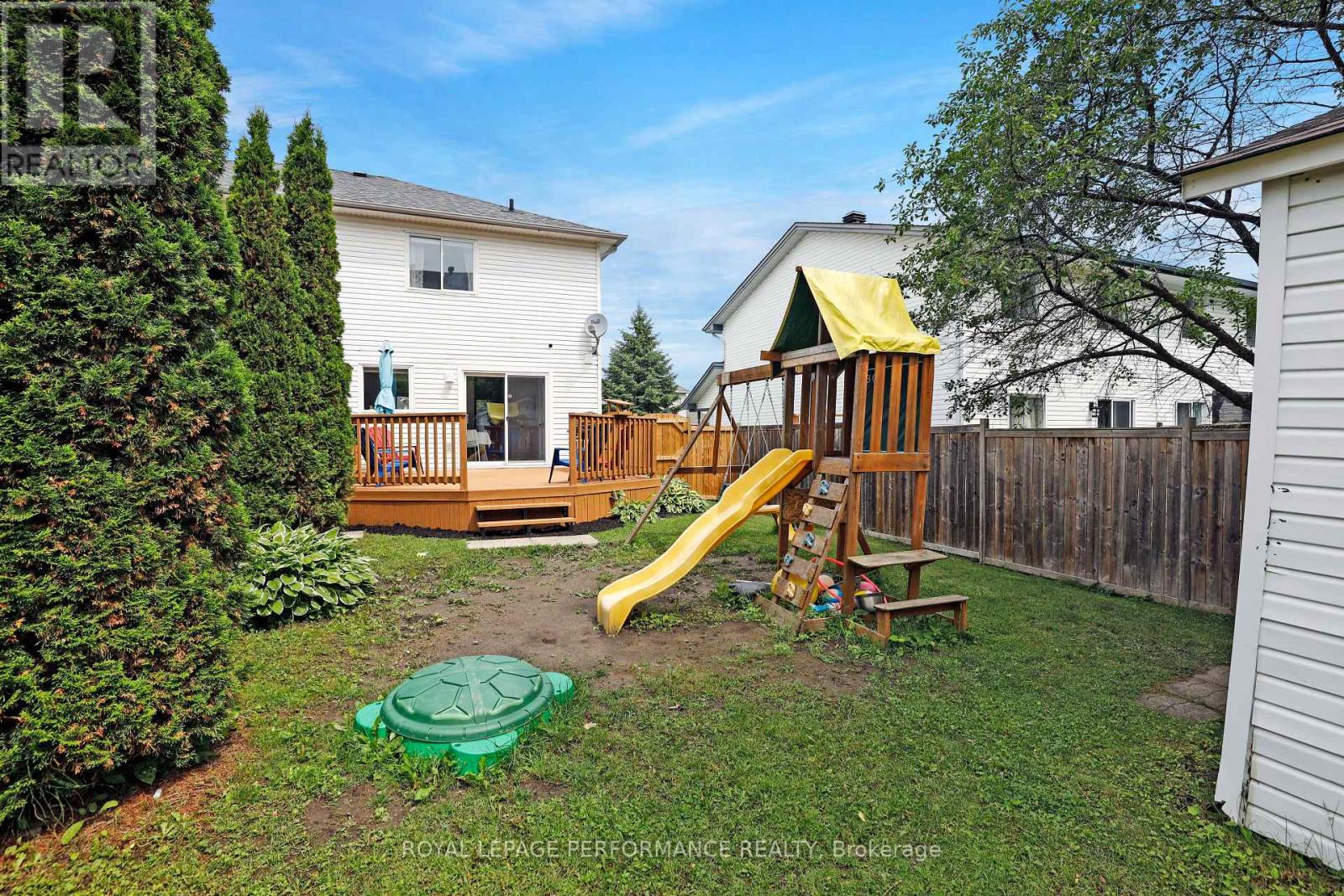 1080 Des Pins Avenue