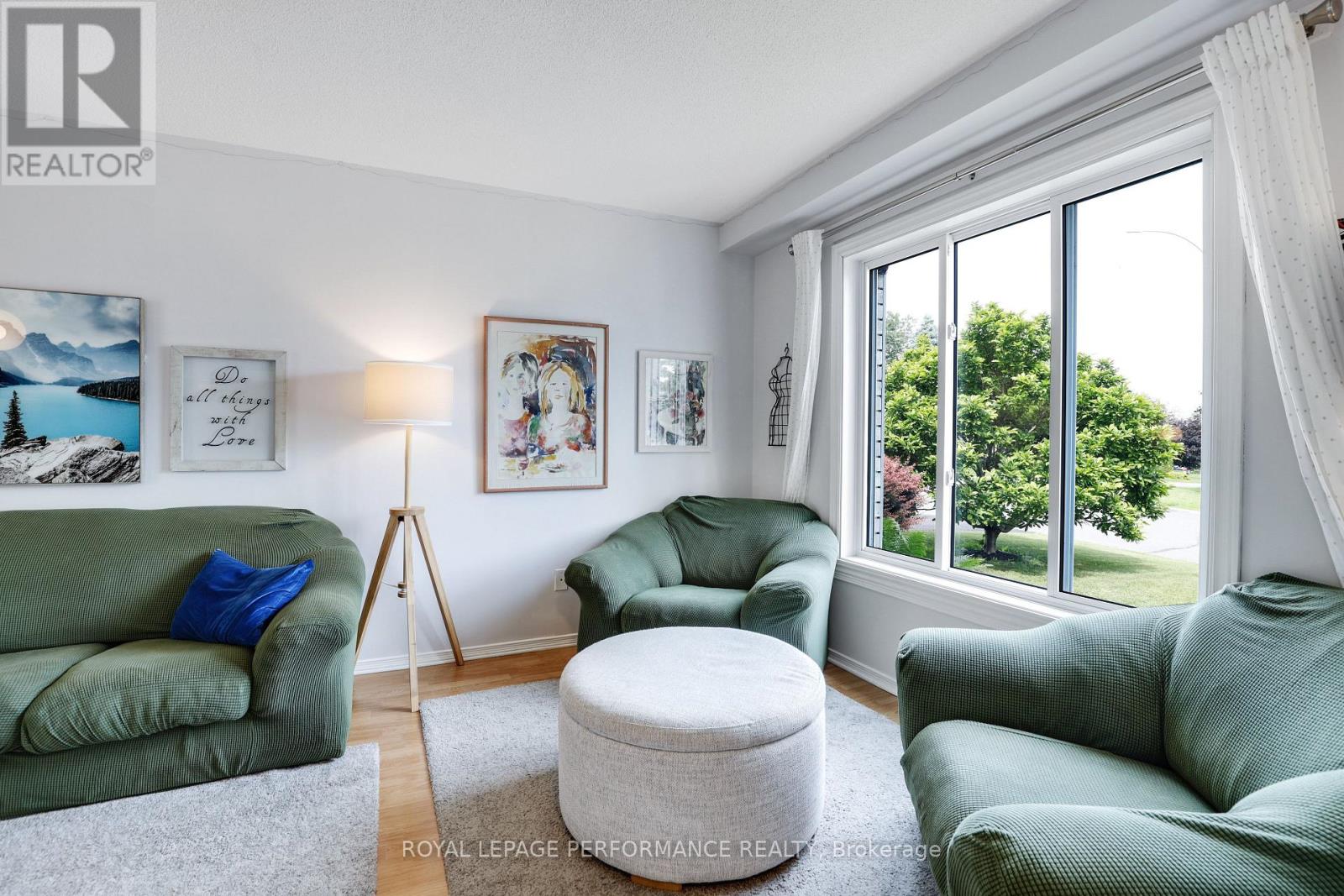 1080 Des Pins Avenue