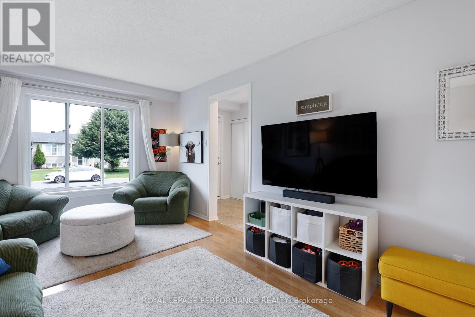 1080 Des Pins Avenue