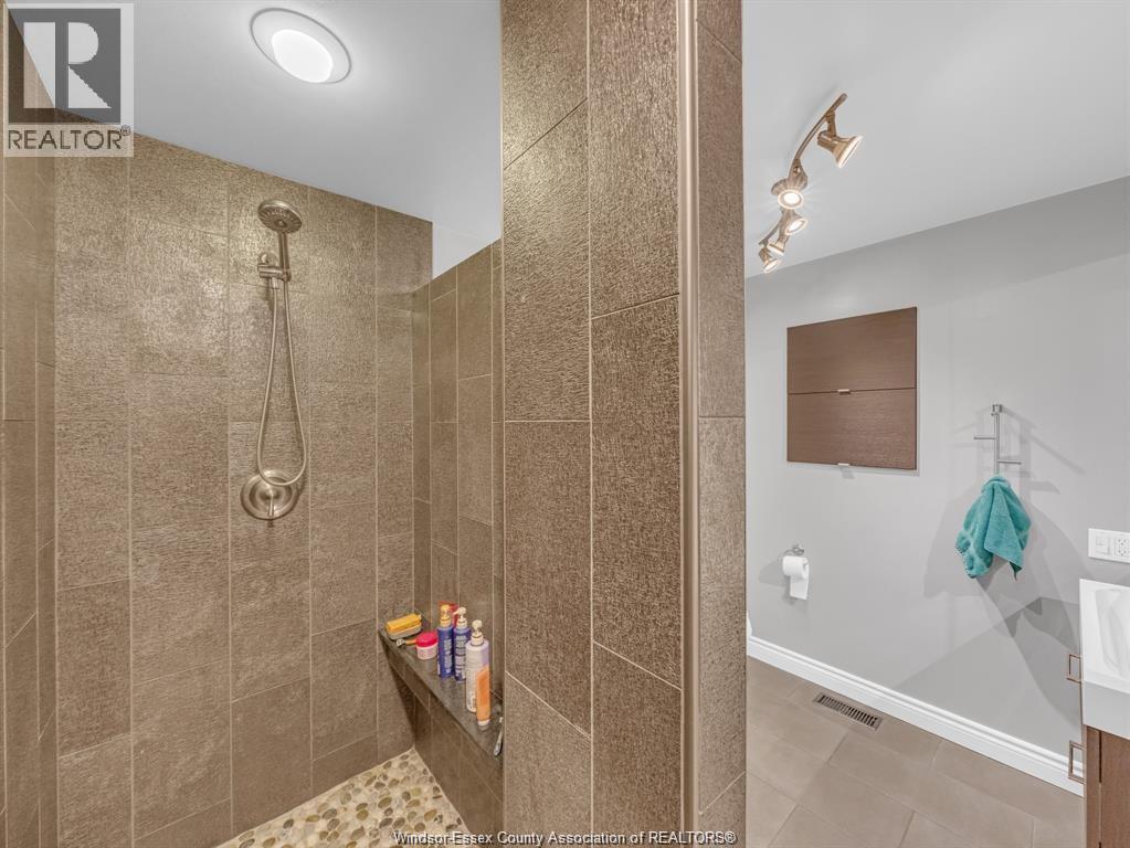 4278 CASGRAIN DRIVE - 19