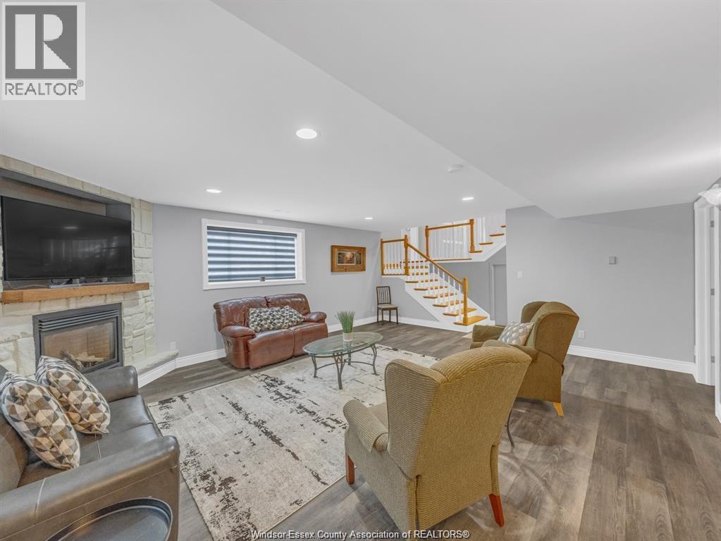 4278 CASGRAIN DRIVE - 33
