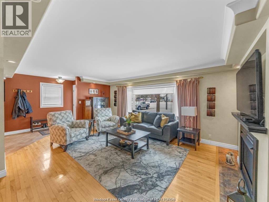 4278 CASGRAIN DRIVE - 8