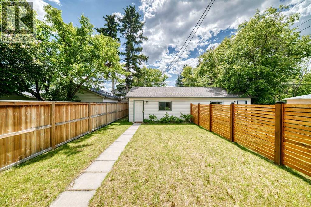 1811 24 Avenue NW — photo 31