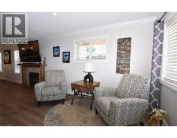 Living room - 562 Meadowlark Avenue, Vernon, BC V1H2A1 Photo 9