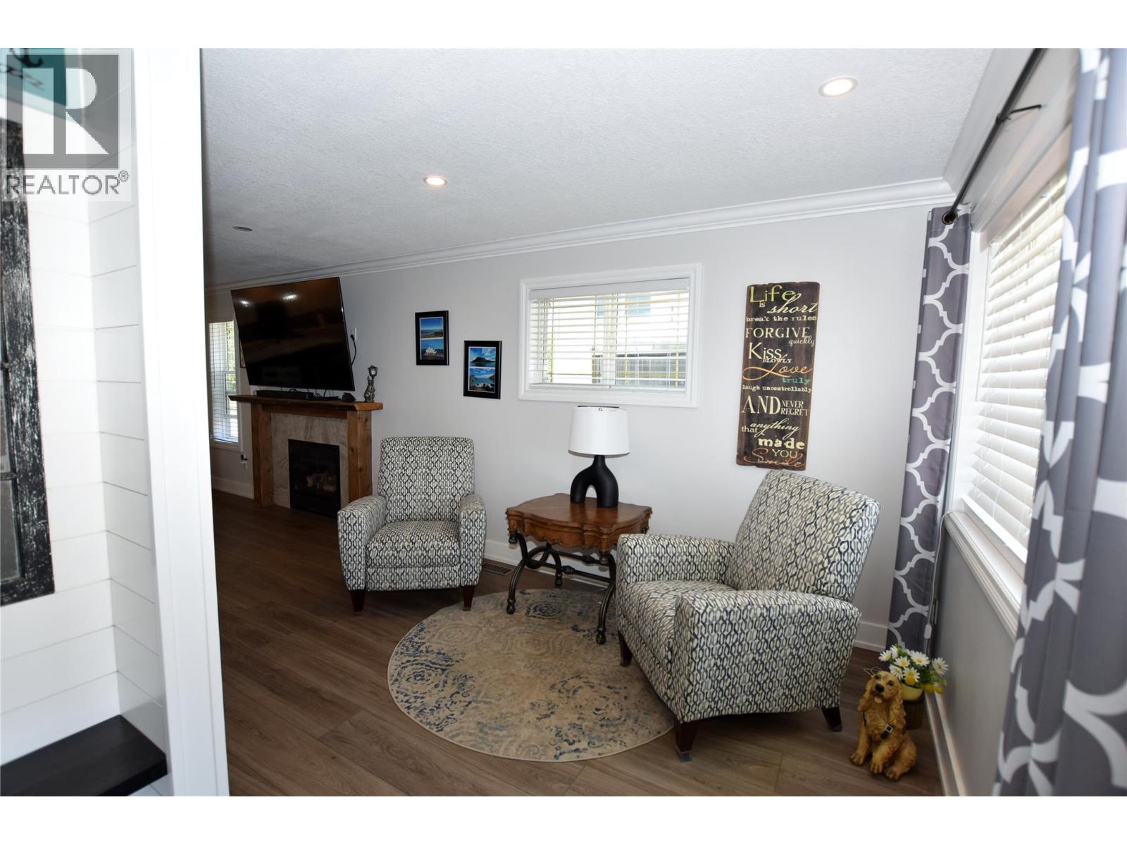 562 Meadowlark Avenue - 8