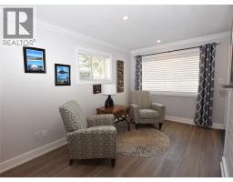 Kitchen - 562 Meadowlark Avenue, Vernon, BC V1H2A1 Photo 10