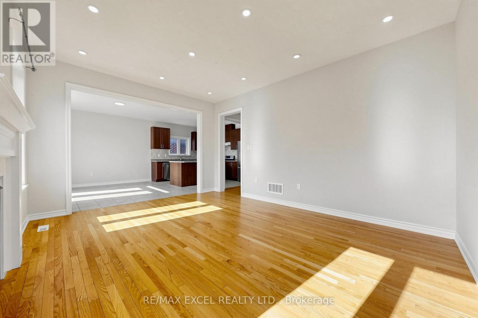 29 BAMBURG STREET N - 8