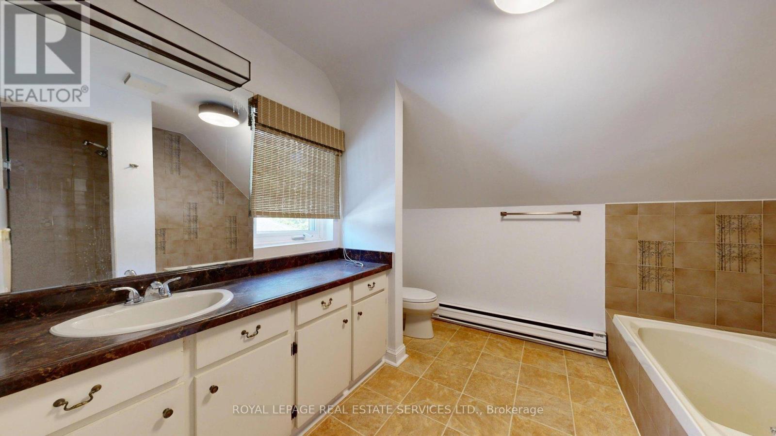 31 BURNHAMTHORPE PARK BOULEVARD - 26