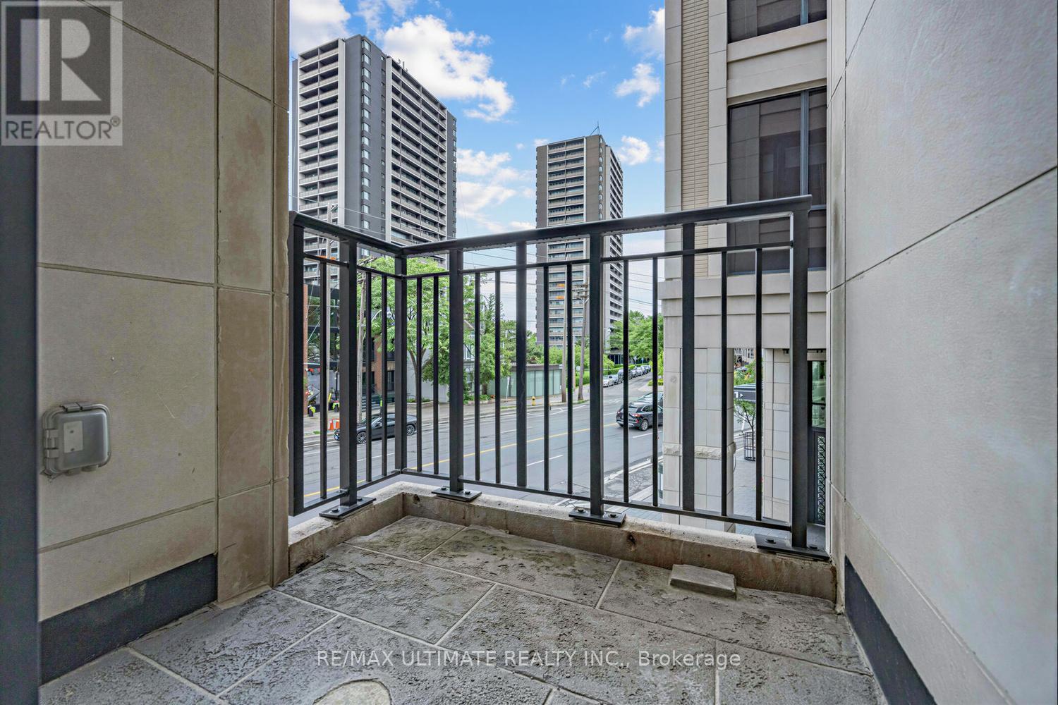 #202 133 HAZELTON AVENUE - 32