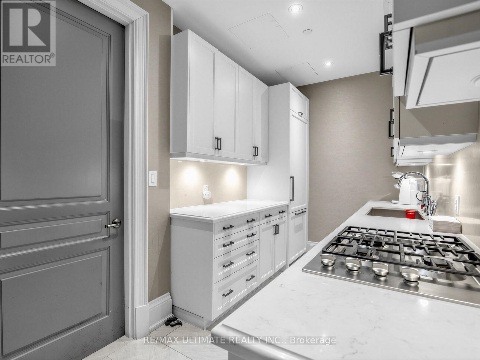 #202 133 HAZELTON AVENUE - 37