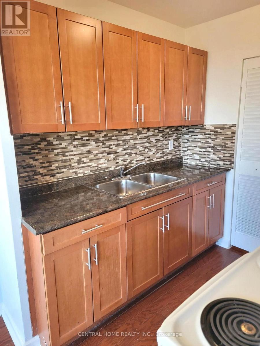 #504 921 MIDLAND AVENUE - 4