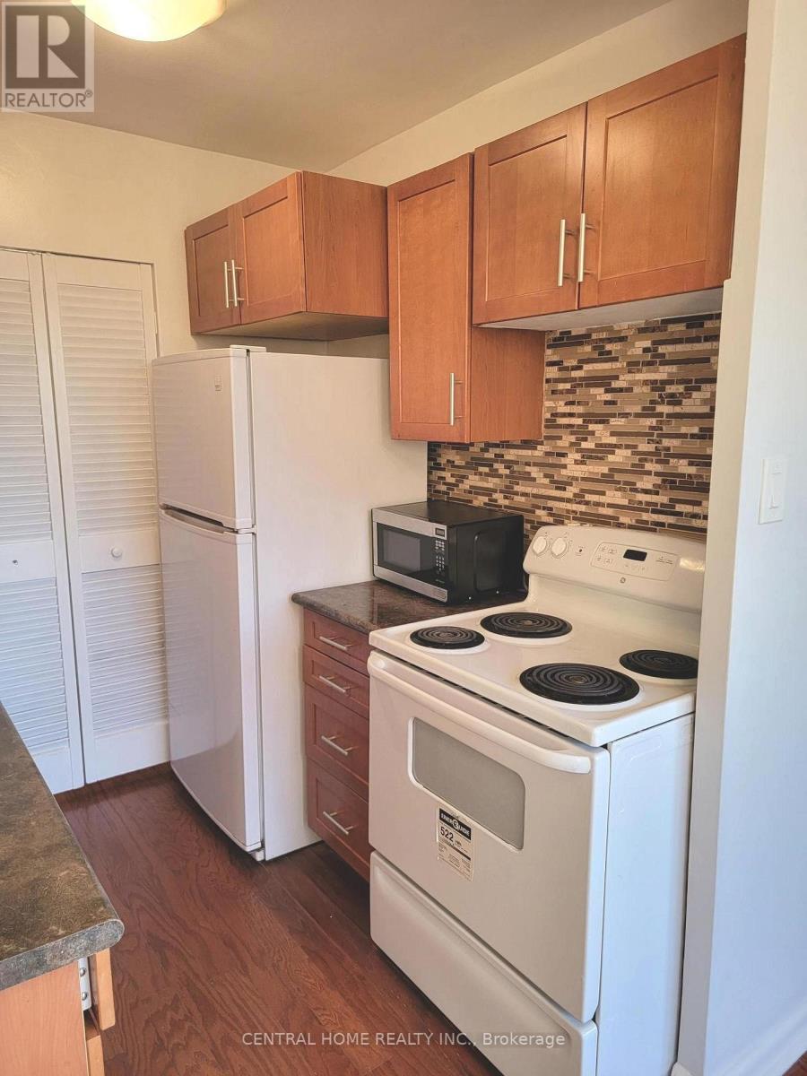 #504 921 MIDLAND AVENUE - 5