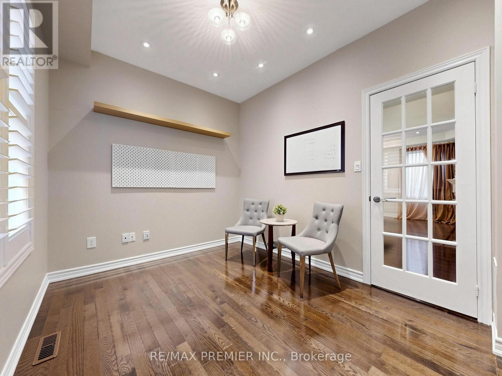 50 ASCALON DRIVE - 16