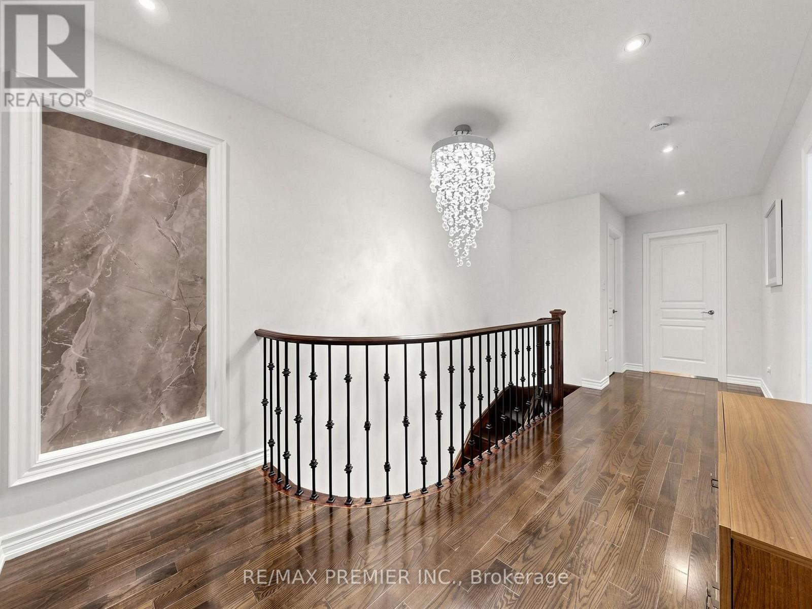 50 ASCALON DRIVE - 18