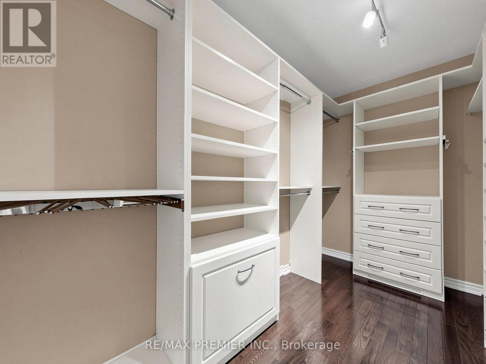 50 ASCALON DRIVE - 21