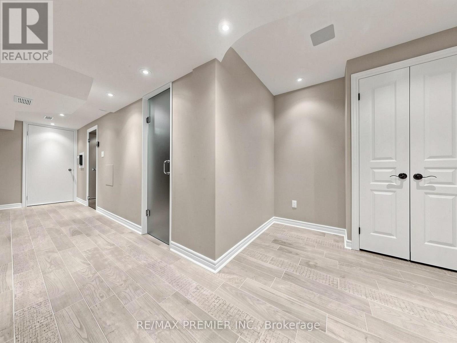 50 ASCALON DRIVE - 35