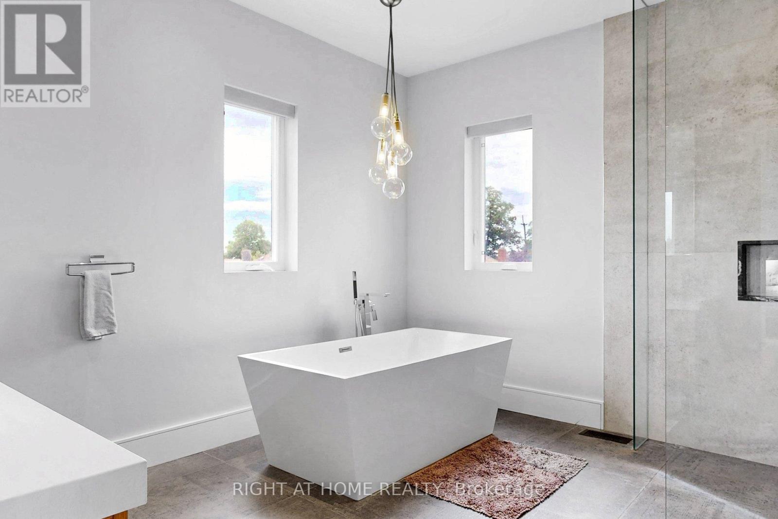 2931 LANSDOWNE AVENUE - 27