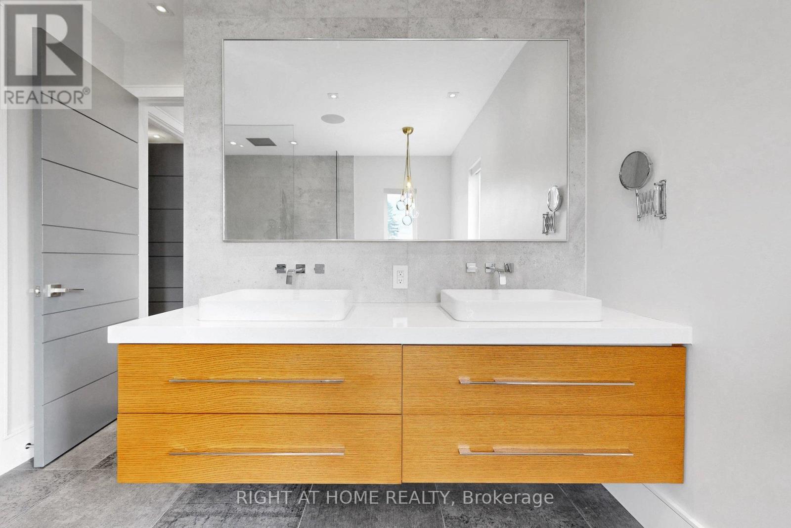 2931 LANSDOWNE AVENUE - 28