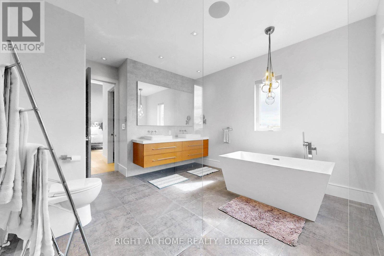 2931 LANSDOWNE AVENUE - 29