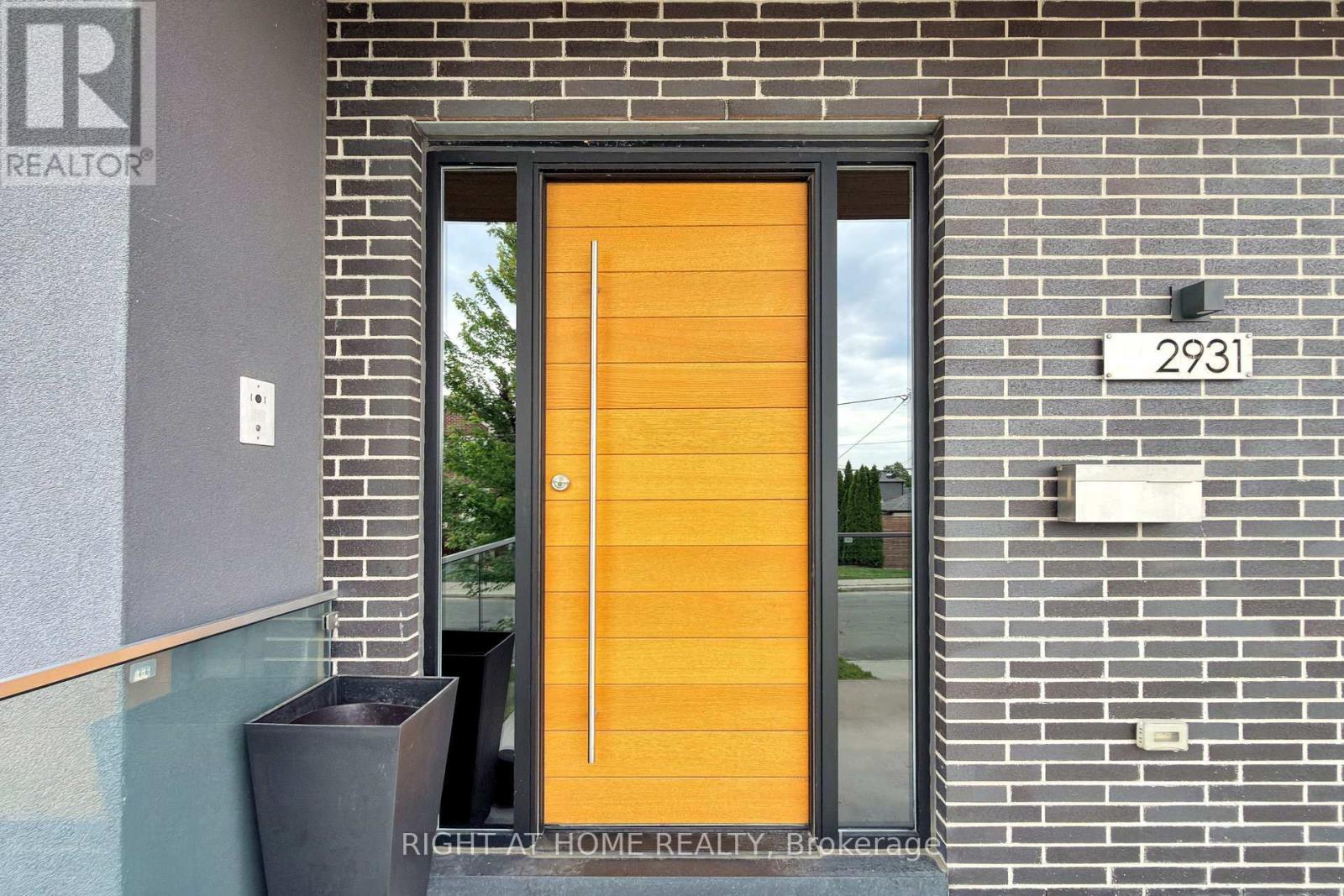 2931 LANSDOWNE AVENUE - 3